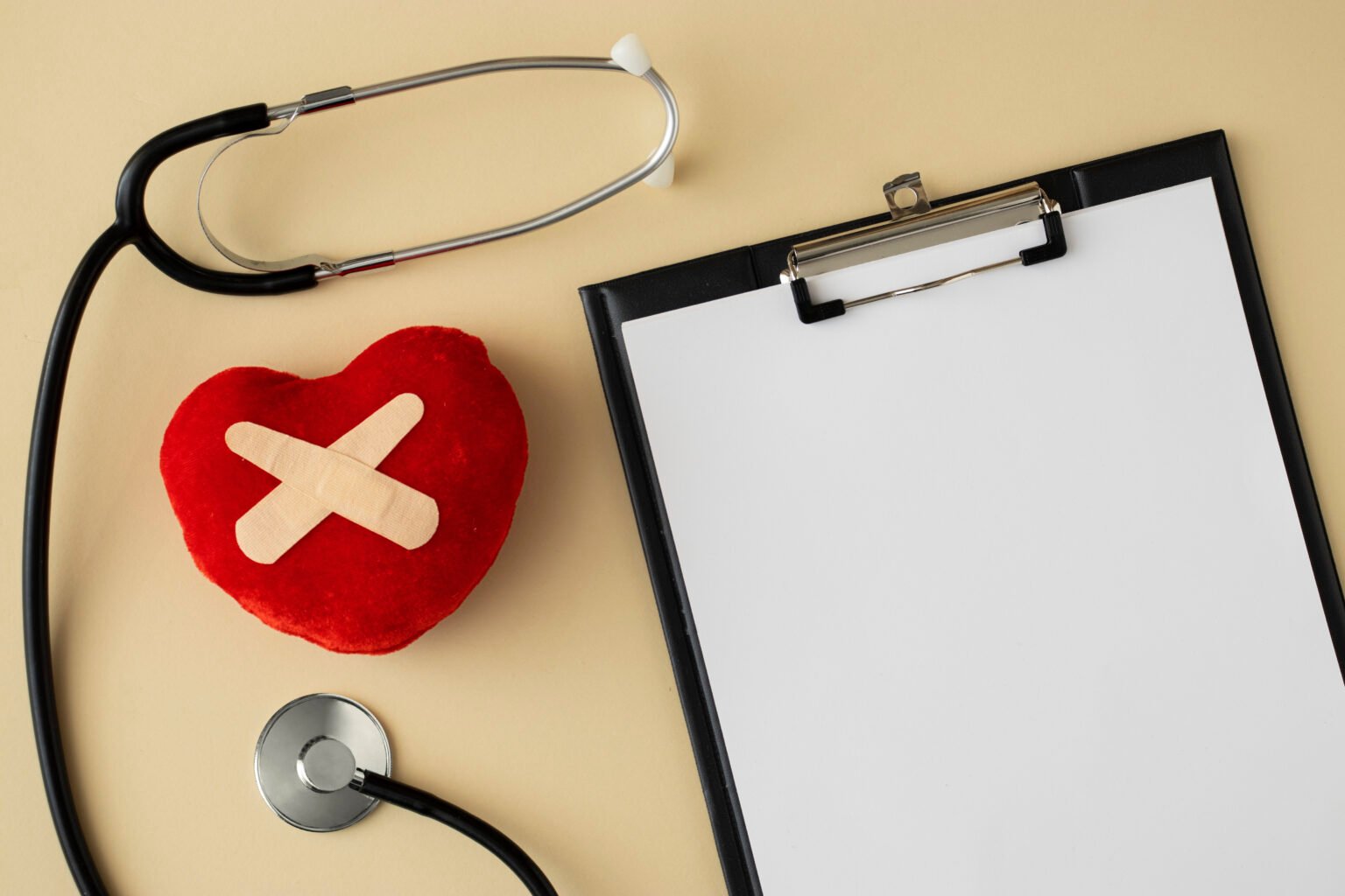 Cœur et stéthoscope, symbole de la protection santé